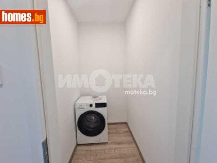 Тристаен, 57m²