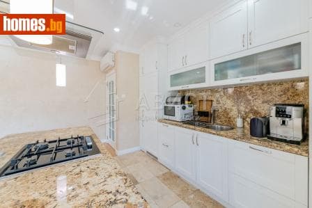 Тристаен, 123m²