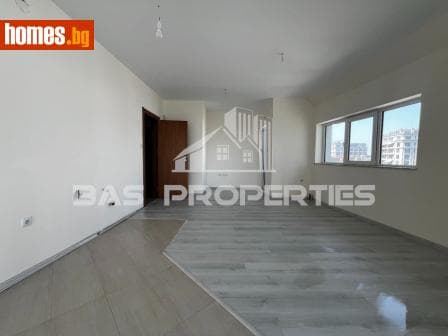 Тристаен, 124m²