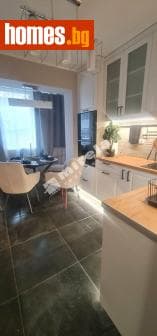 Тристаен, 78m²