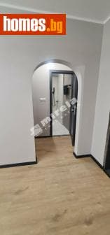 Тристаен, 78m²
