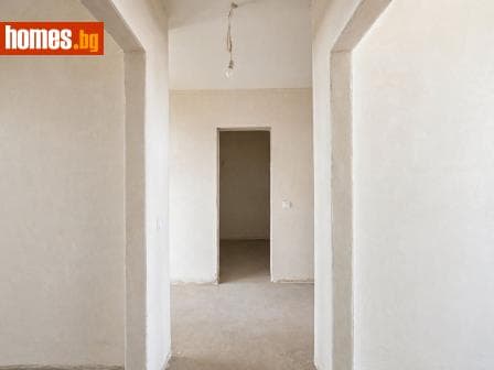 Тристаен, 135m²