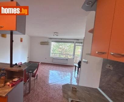Тристаен, 95m²