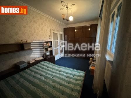 Тристаен, 97m²