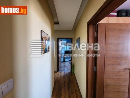 Тристаен, 103m²