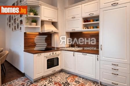 Тристаен, 70m²