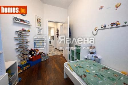 Тристаен, 70m²