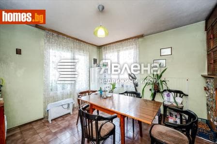 Тристаен, 144m²