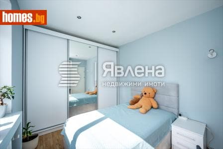 Тристаен, 54m²