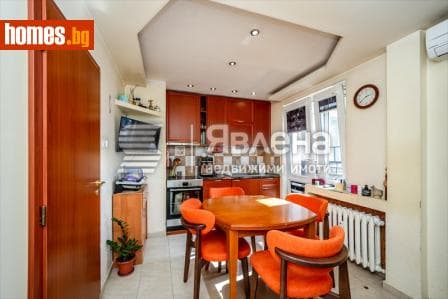 Тристаен, 54m²