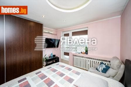 Тристаен, 54m²