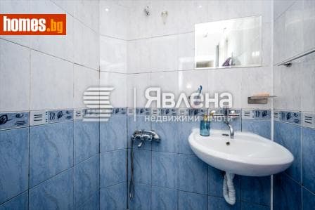Тристаен, 54m²