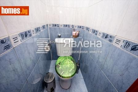 Тристаен, 54m²