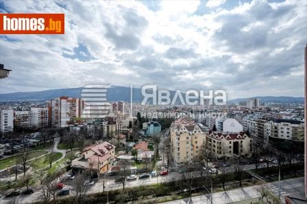 Тристаен, 54m²