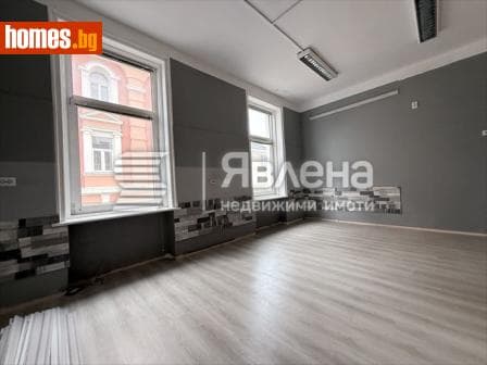 Тристаен, 176m²