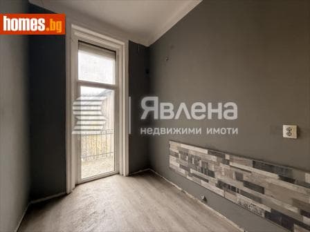 Тристаен, 176m²
