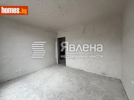 Тристаен, 101m²