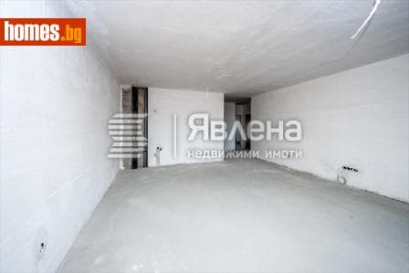 Тристаен, 121m²