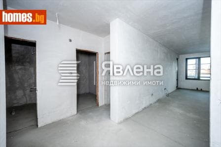 Тристаен, 121m²
