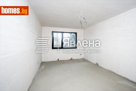 Тристаен, 121m²