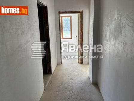 Тристаен, 110m²