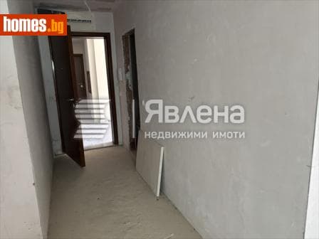 Тристаен, 110m²