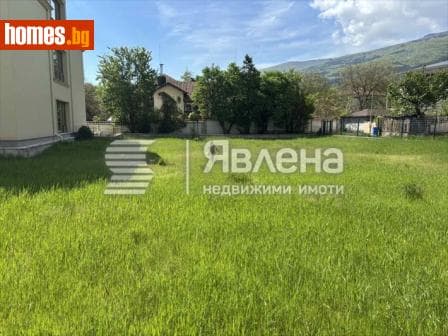 Тристаен, 110m²
