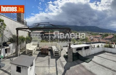 Тристаен, 96m²