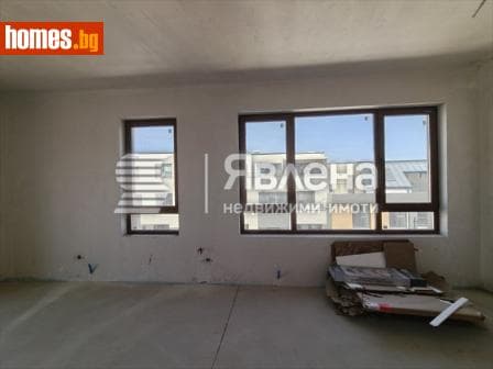 Тристаен, 84m²