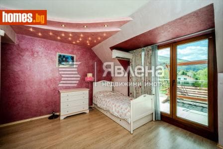 Тристаен, 165m²