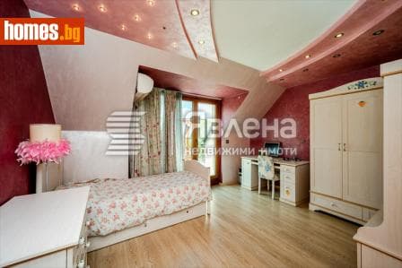 Тристаен, 165m²