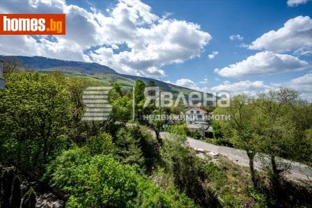 Тристаен, 165m²