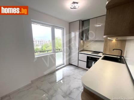 Тристаен, 84m²