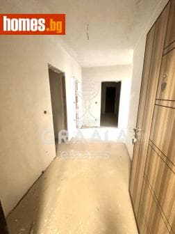Тристаен, 190m²