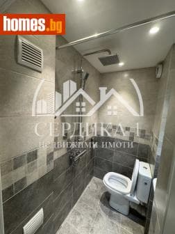 Тристаен, 67m²