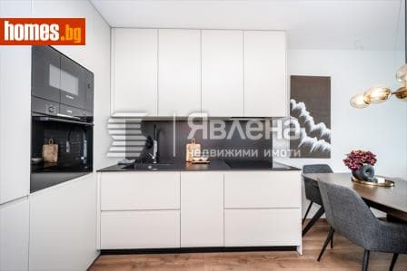 Тристаен, 110m²