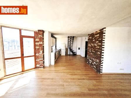 Тристаен, 151m²