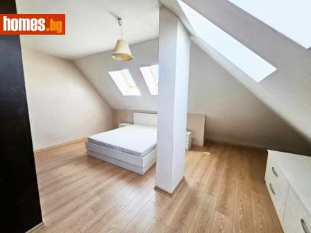 Тристаен, 151m²