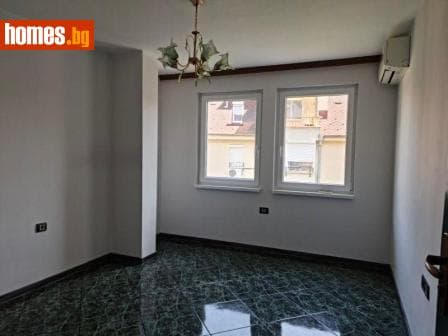 Тристаен, 148m²