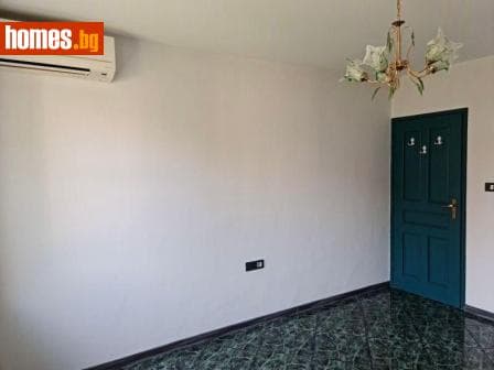 Тристаен, 148m²