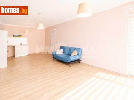 Тристаен, 104m²