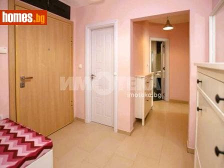 Тристаен, 104m²
