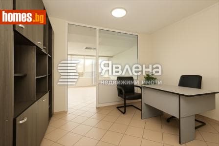 Тристаен, 81m²