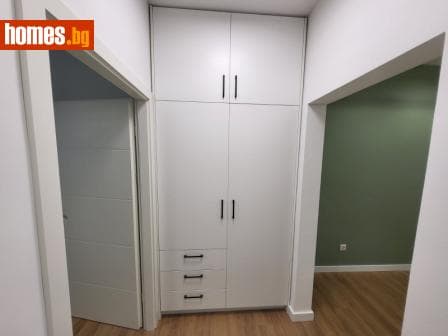 Тристаен, 63m²