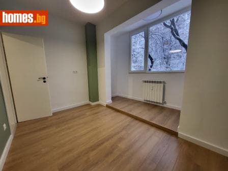Тристаен, 63m²