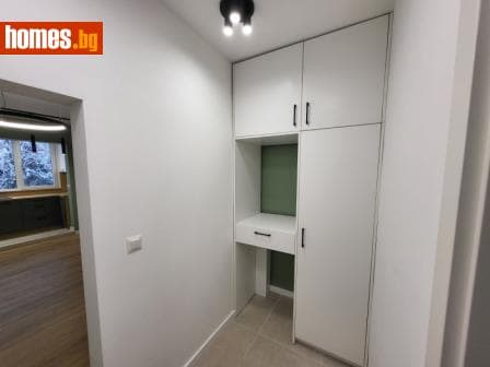 Тристаен, 63m²