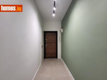 Тристаен, 63m²