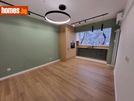 Тристаен, 63m²