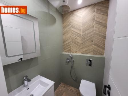 Тристаен, 63m²