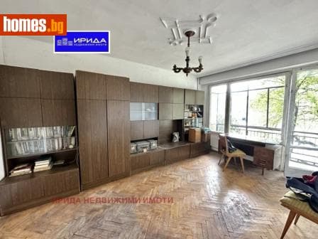 Тристаен, 57m²